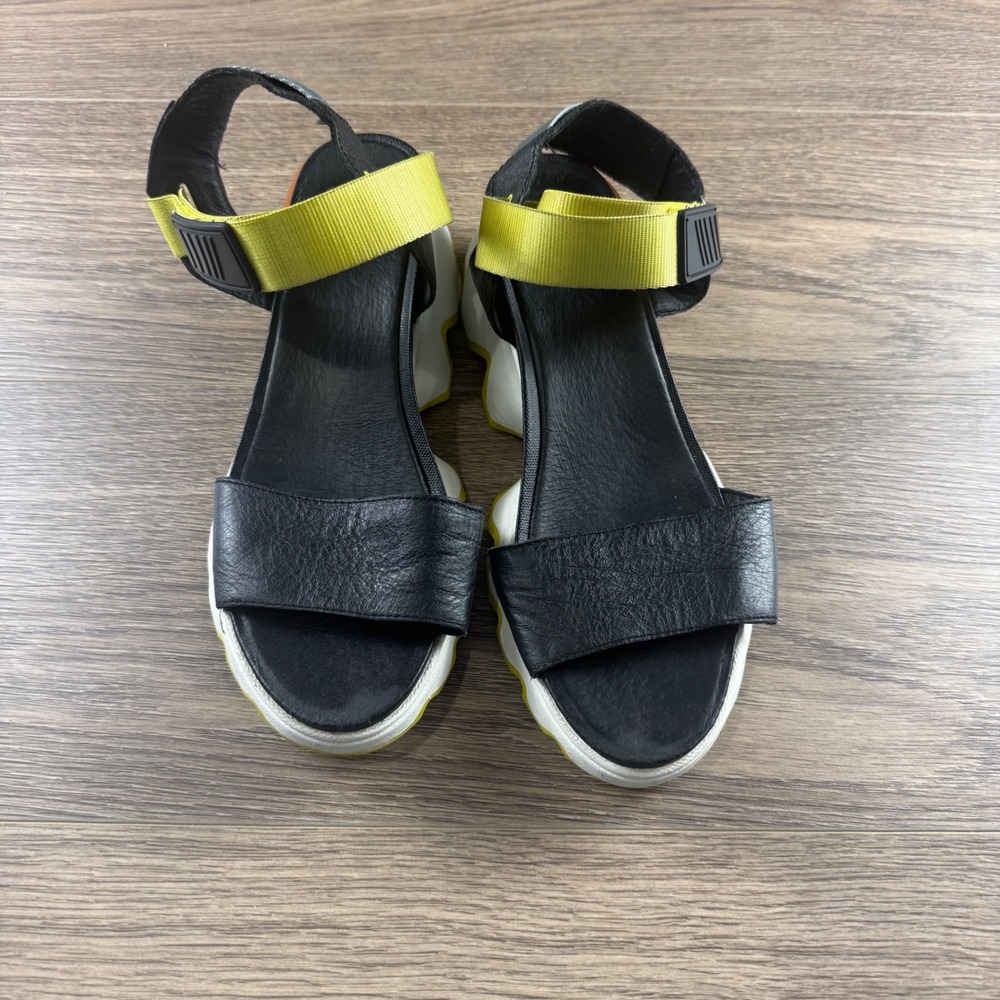 Sorel Kinetic Impact Y-Strap Standal Black/Yellow/White Size 9.5 Womens Outdoor - Picture 2 of 16